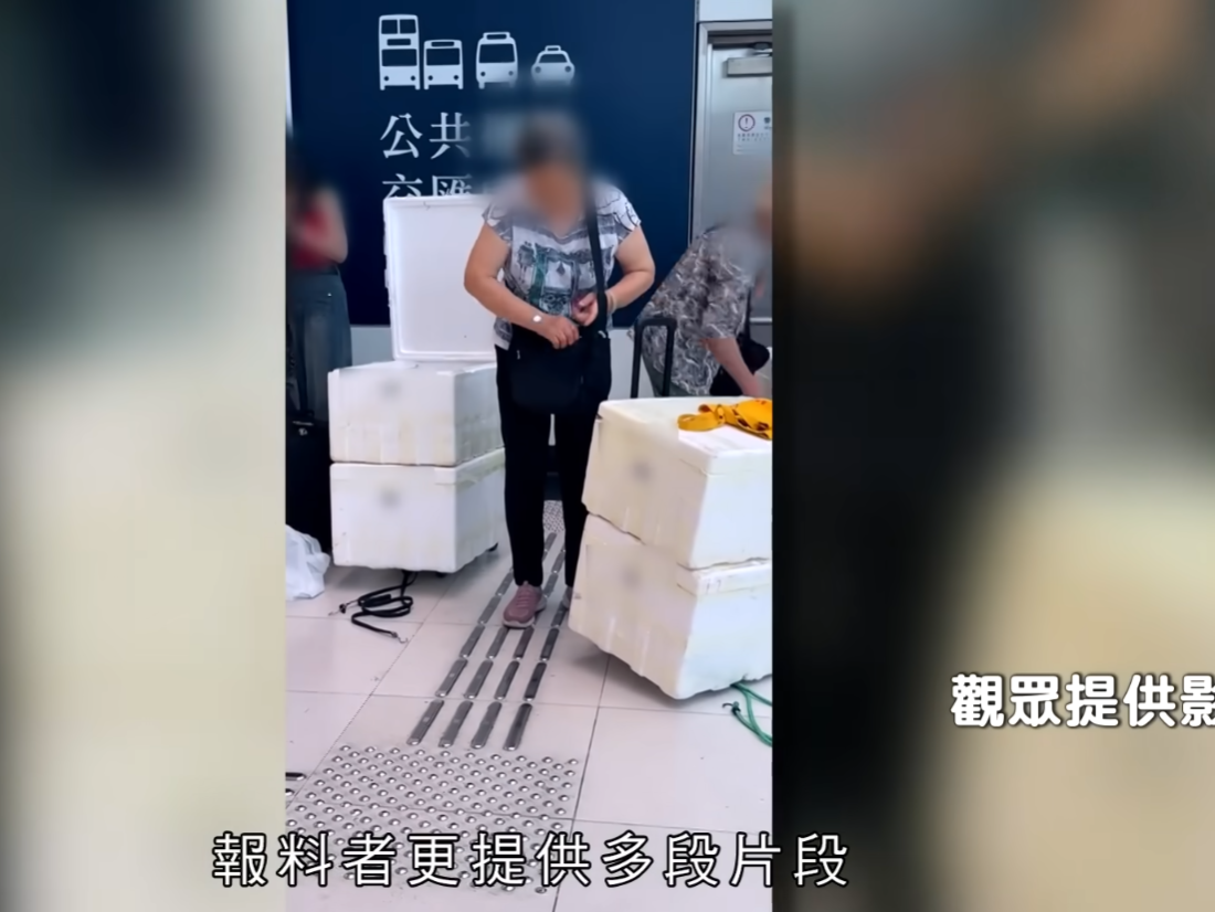 無綫電視節目《東張西望》播出調查報道,指懷疑有人從內地偷運刺身及海鮮入港,更懷疑部分貨品流入本港一間大型壽司連鎖店,報道雖未直接點名,但因片段中出現印有分店編號的發泡膠箱,網民矛頭直指連鎖壽司店壽司郎。(東張西望)