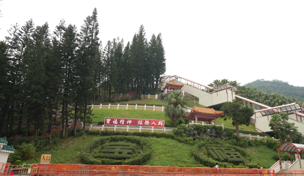 翁靜晶在YouTube節目《危險人物2.0》透露劉家良的骨灰被盜。(危險人物2.0截圖)