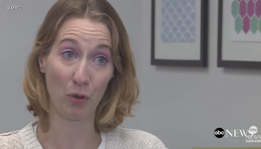 女童搭過山車安全帶突鬆脫 幸獲前座夫婦緊抓不放