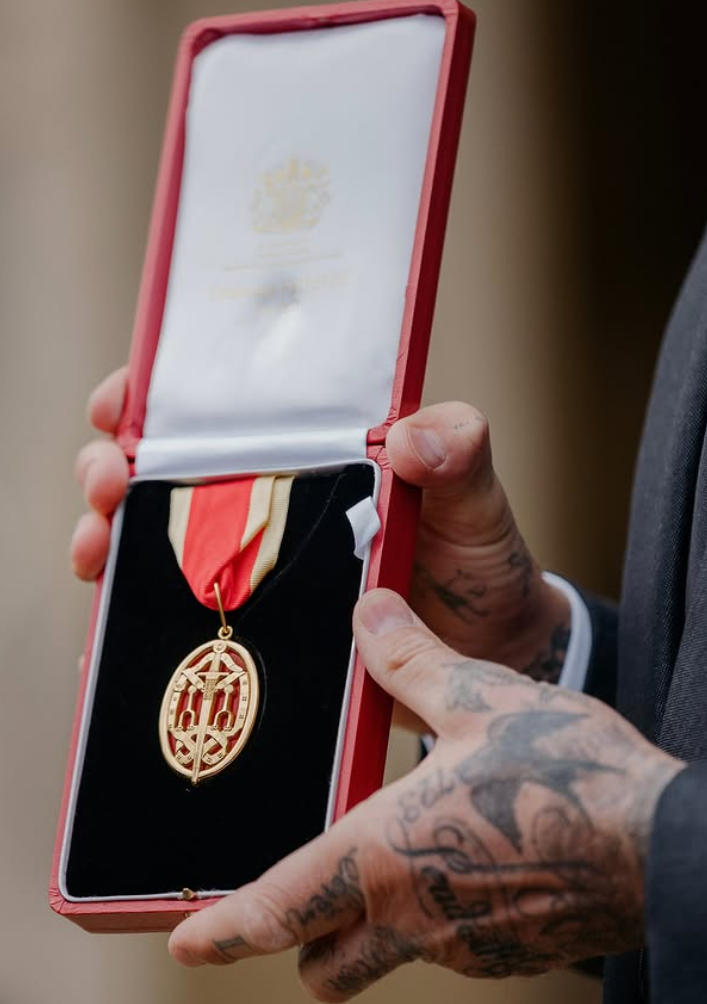 碧咸獲英王查理斯三世正式封為爵士(維多利亞IG)