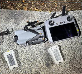 警方表示,周二(4日)晚上約7時在維多利亞公園發現一名70歲男子疑未經許可操控小型無人機,其後以「未經許可在限制飛行區內飛行」及「操作期間違反操作規定」罪將他拘捕,並在場檢獲一部小型無人機。(警方FB)