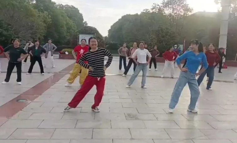 蕭雪飛愛上廣場舞。(互聯網)
