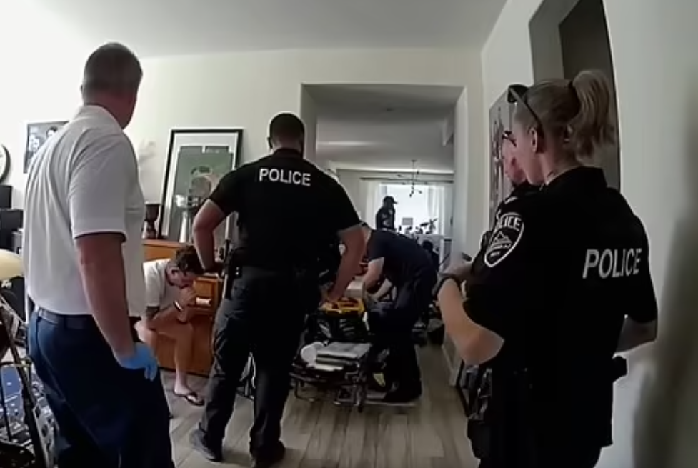 斯科爾茨當日跟上門調查的警員交代事件。(互聯網)