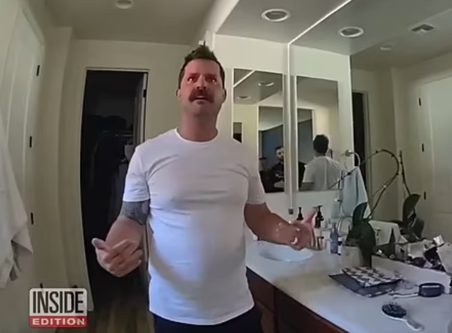 斯科爾茨當日跟上門調查的警員交代事件。(互聯網)