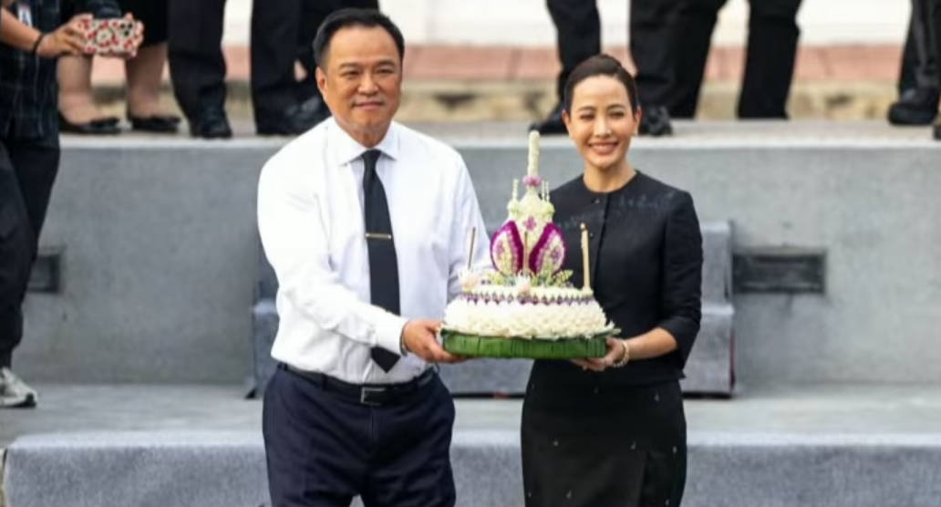 泰國總理放水燈「無拉褲鏈」 回應:無嘢跑出來