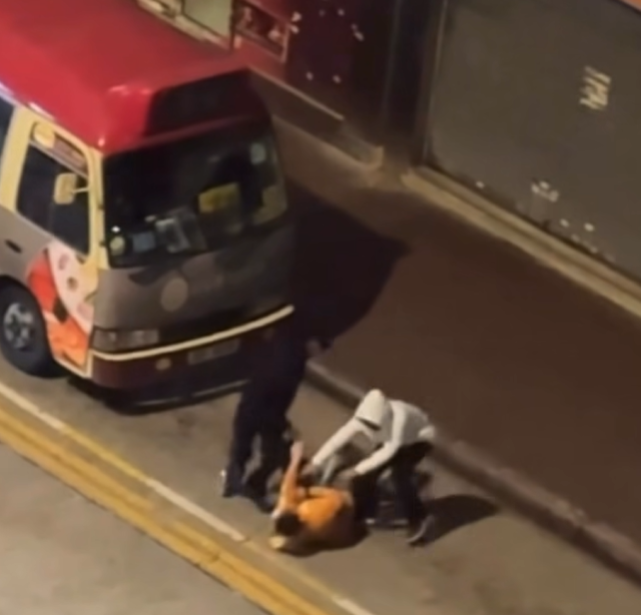 長沙灣男子遇兩賊搶劫(FB車cam L香港群組影片截圖)