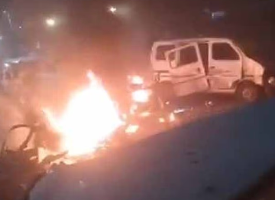 印度首都新德里星期一發生汽車爆炸,已造成至少10人死亡。(X)