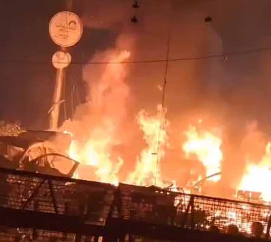 印度首都新德里星期一發生汽車爆炸,已造成至少10人死亡。(X)