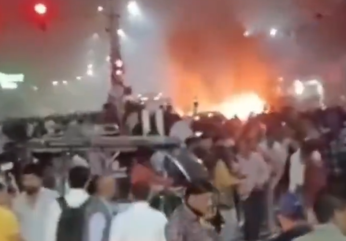 印度首都新德里星期一發生汽車爆炸,已造成至少10人死亡。(X)