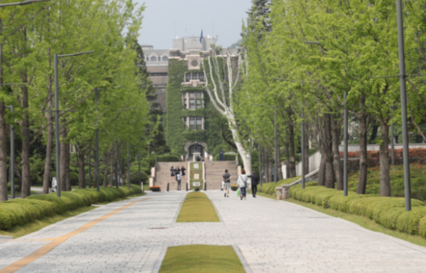 南韓名校延世大學近日曝出大規模作弊醜聞,選修人工智能(AI)課程的學生涉嫌集體使用ChatGPT等AI工具完成期中考試,教授發現後,要求學生主動自首認錯,他們的期中考試成績將記零分,但不會再面臨其他處罰。