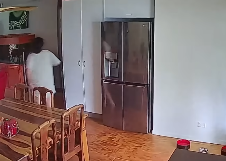 女子持剪刀闖入屋 澳男僅穿內褲對抗(有片)