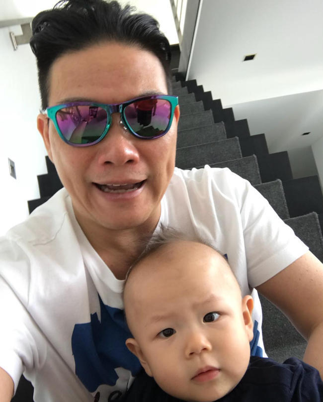 蘇永康落手落腳湊小朋友。