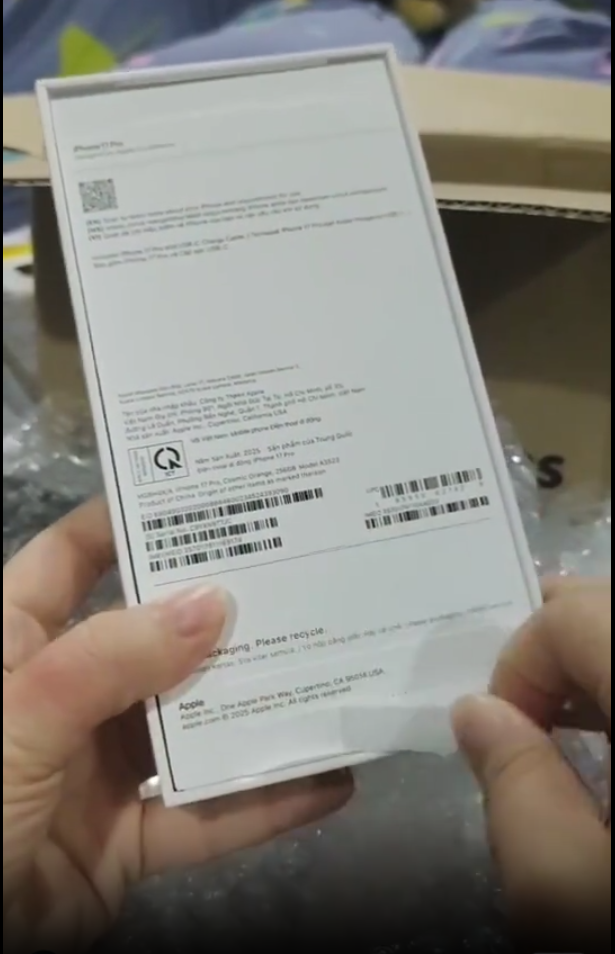 網紅買iPhone 17 Pro打開只得充電線 幸全程錄影開箱