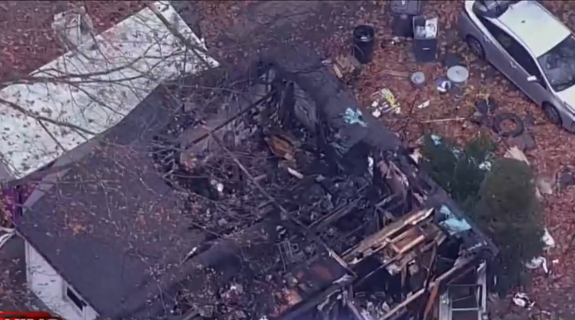 住宅起火疑為救寵物 男子與60條蛇葬身火海巨蟒變蛇乾