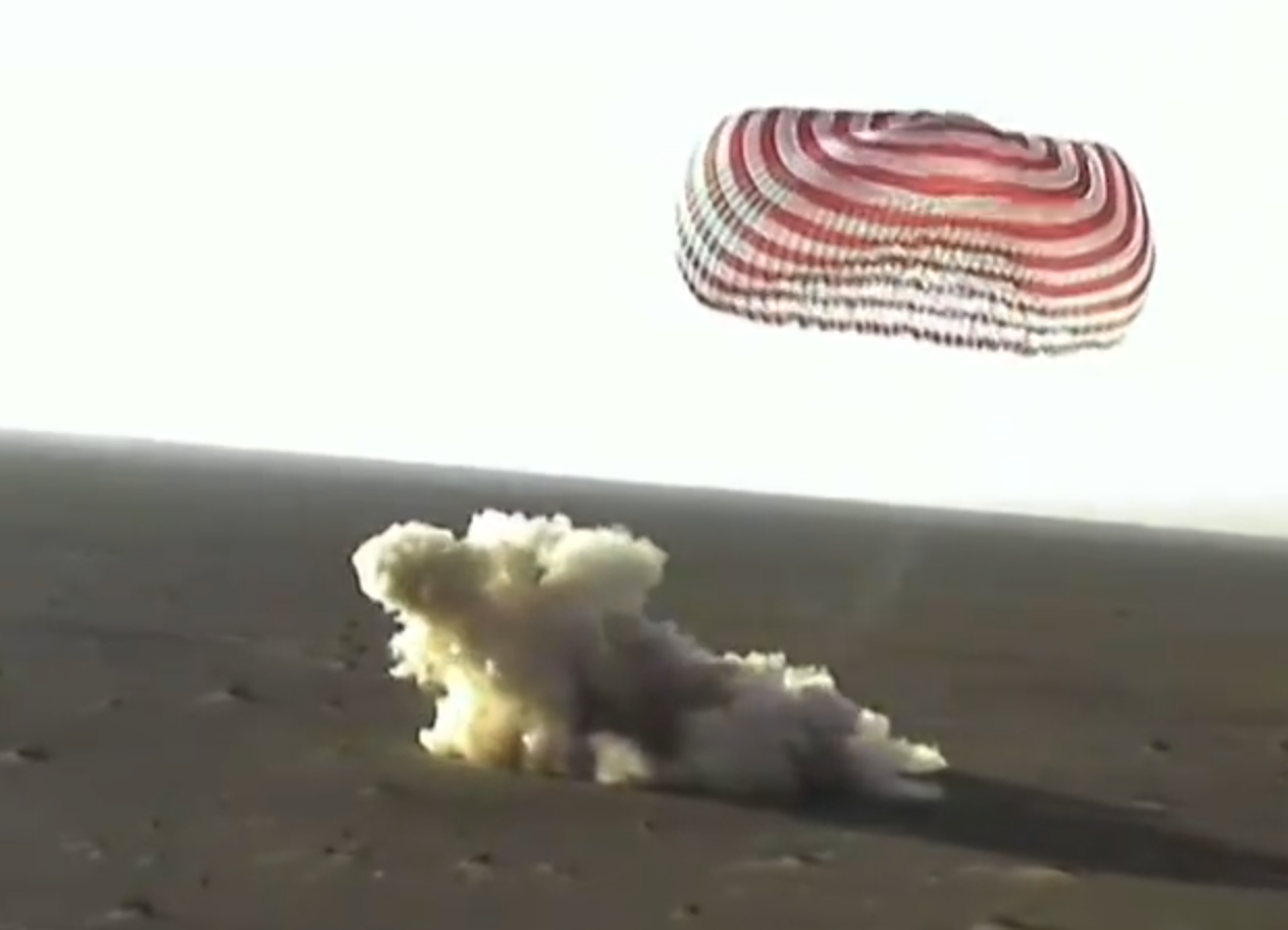 神舟二十號航天員乘組,包括陳冬、陳中瑞、王杰乘坐神舟二十一號載人飛船,返回地球。(影片截圖)