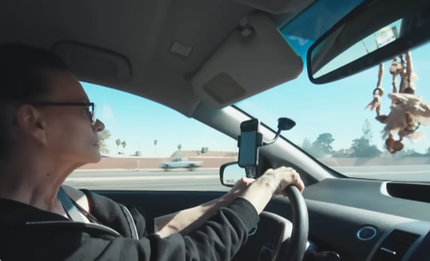 瘦身達人年賺3.9億淪破產 做外賣車手送餐