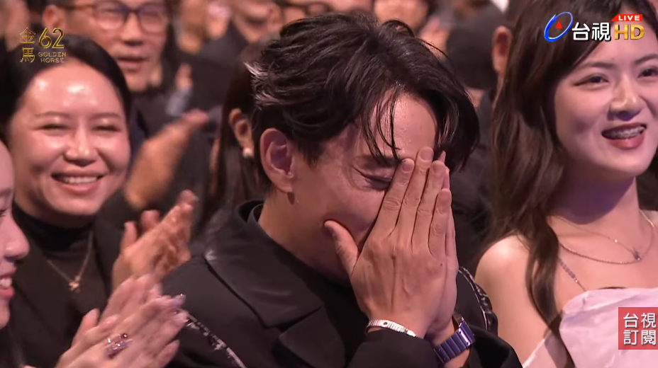 張震得知賽果一刻即雙手掩面,顯得難以置信。