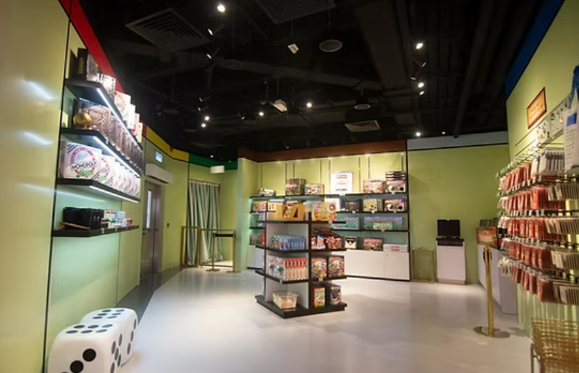 位於山頂廣場三樓的「香港大富翁夢想世界」結業(網上圖片)