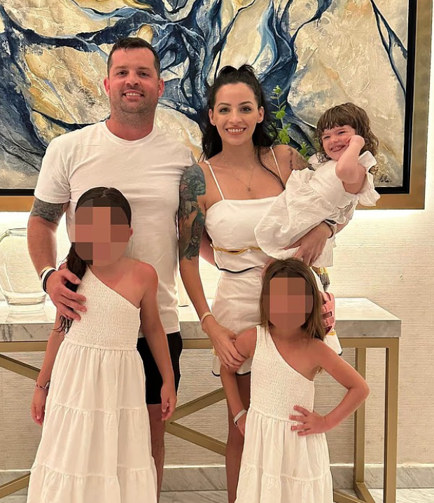 斯科爾茨與妻女合照。(互聯網)