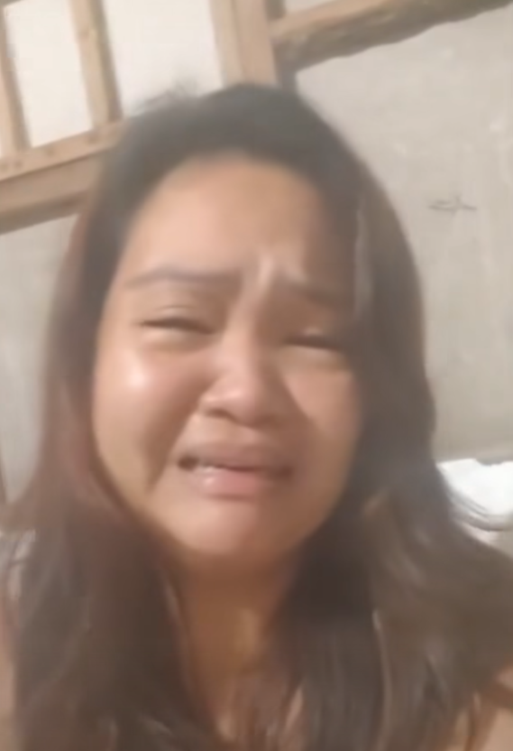 一名菲律賓女子在社交平台拍片求助,表示自己的妹妹在大埔宏福苑當外傭,向她表示正與3個月大的少主被困火場。(無綫新聞畫面)