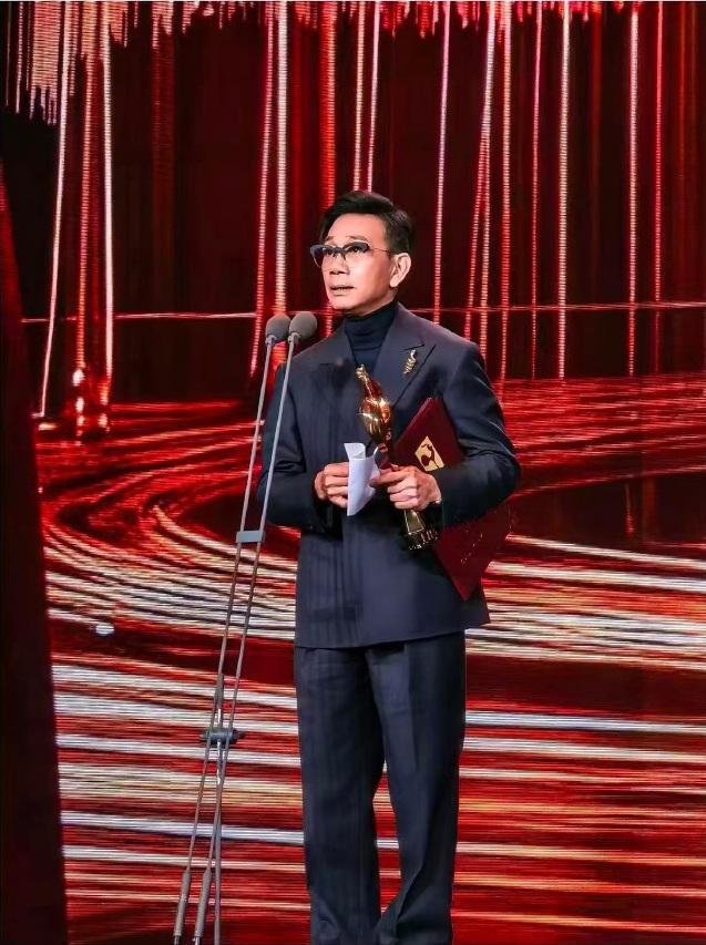 袁富華成位首位在中港台三地,最重要的影展中奪得演員獎的藝人。