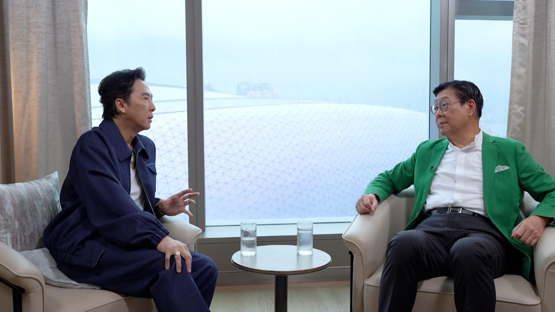 談到當前的年輕人,甄子丹指出他們缺乏明確的目標。