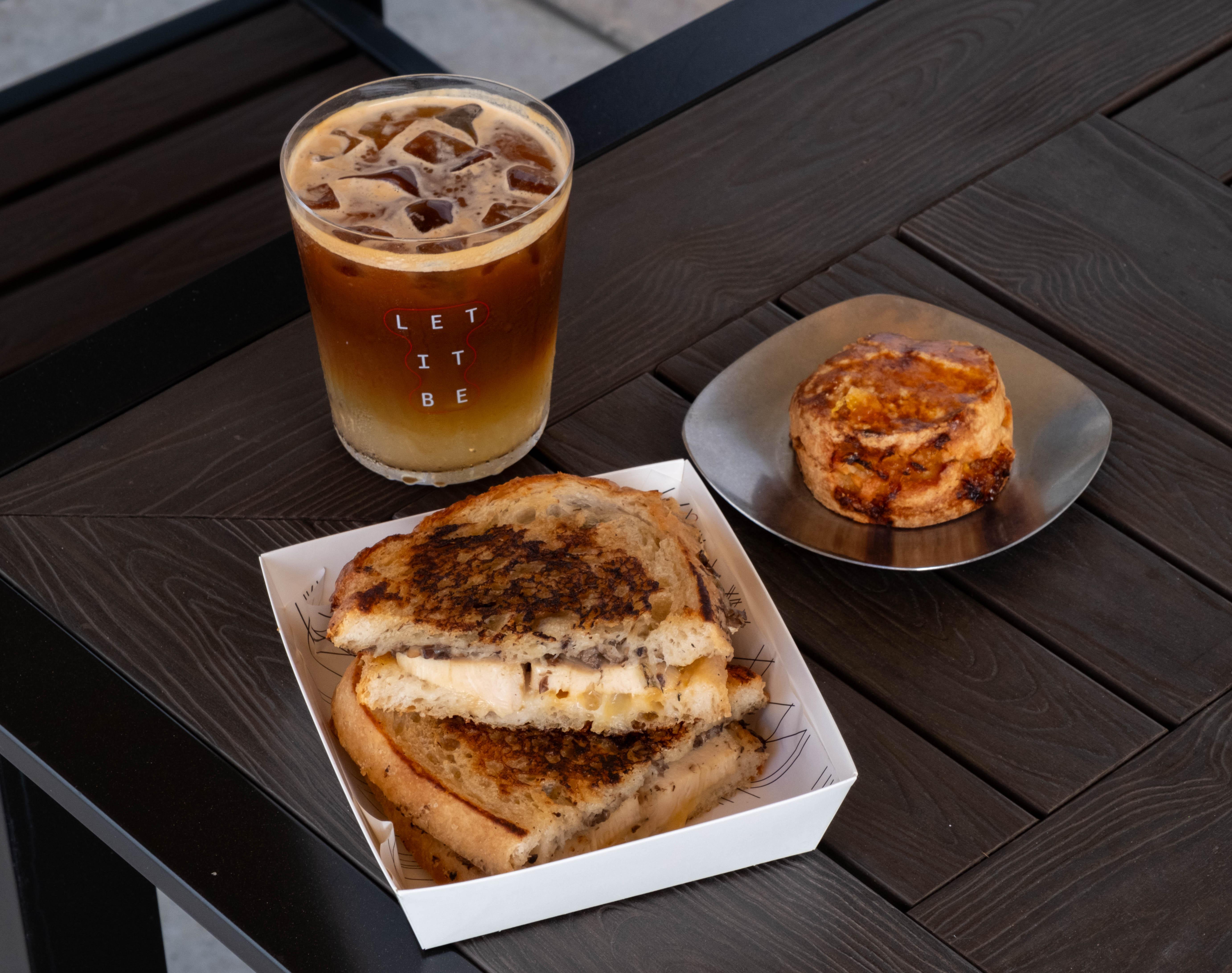 10大攤檔進駐美食角