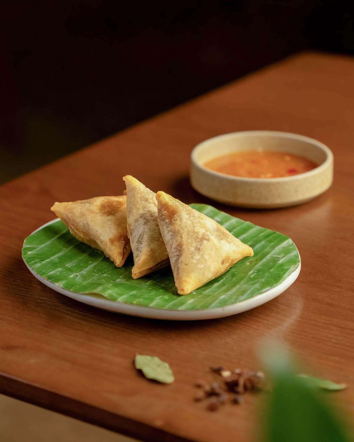 雞肉/牛肉馬來式咖喱角配四季桔甜辣醬