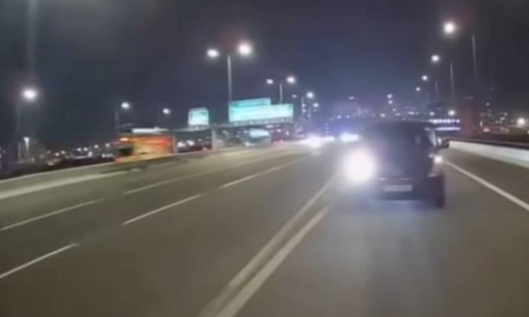 客貨車司機疑連切兩條行車線前未有留意交通情況。(FB/車cam L(香港群組))