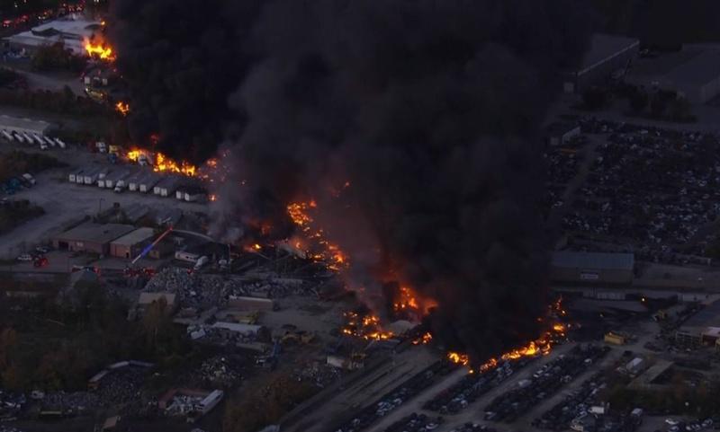 警方指,多個緊急應變單位已趕赴現場救援,強調現場情況仍屬「活躍狀態」,呼籲民眾遠離該地區。(X)