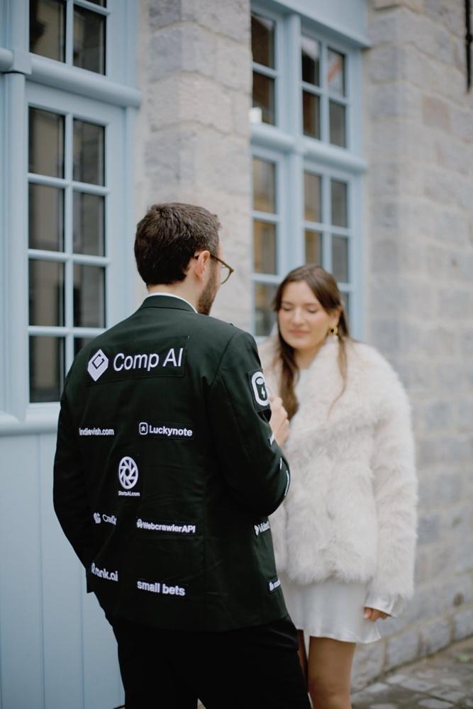 Renouf說:非常感謝這26間新創公司幫助我們完成婚禮。(X)