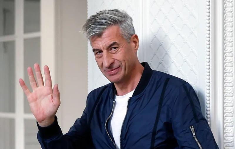 卡特蘭:「無論你吃200美元的午餐或2美元的熱狗,結果都一樣,廁所裡是一樣的。」(X)