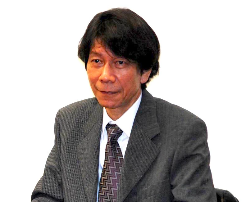 李天命:「正確的思維方法,就像荒夜裡的一盞風燈。提著自己的風燈,照亮未知的旅途,這就叫獨立思考。」