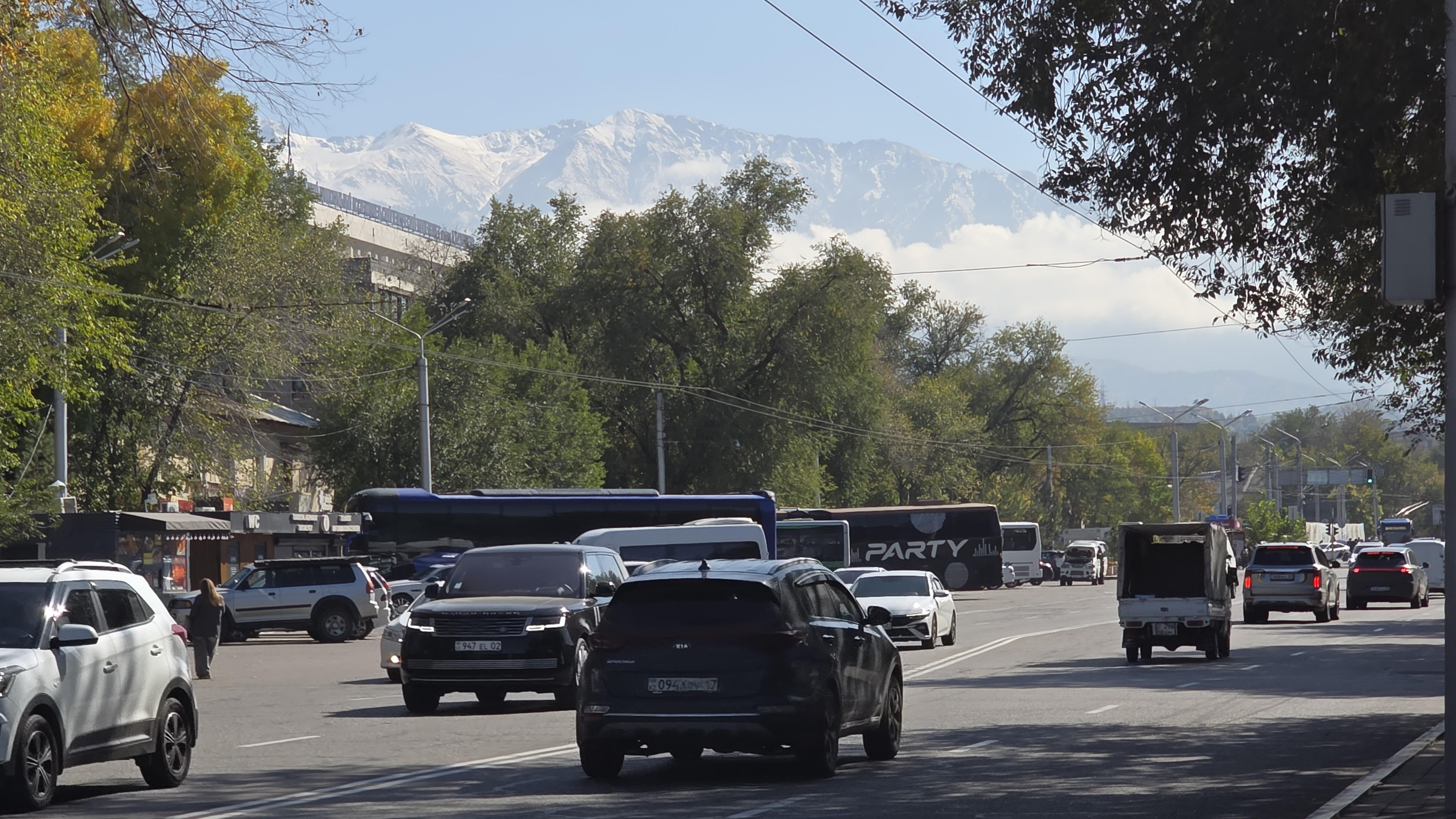 市內已可眺望壯麗的雪山。