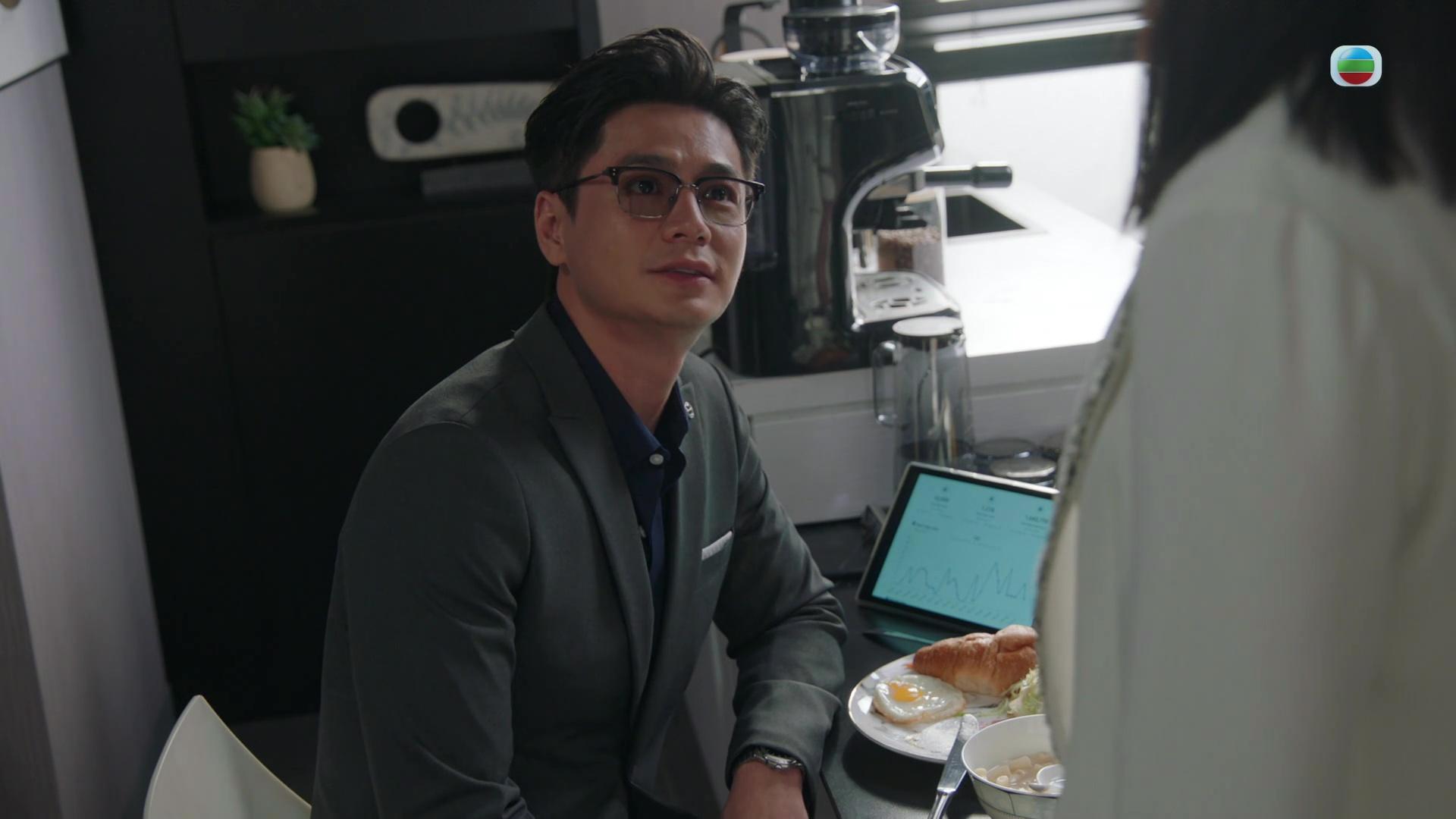 羅子溢被何依婷封為「床戲專業戶」。