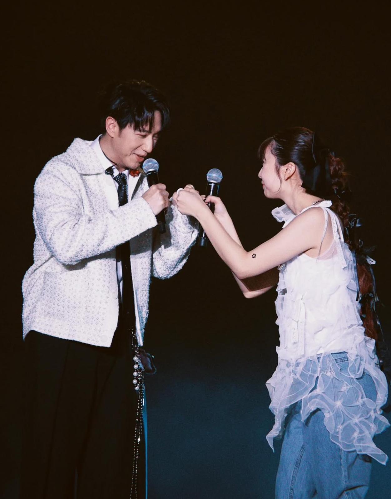 上白石萌歌與Jay Fung合唱,兩人更互讚可愛。