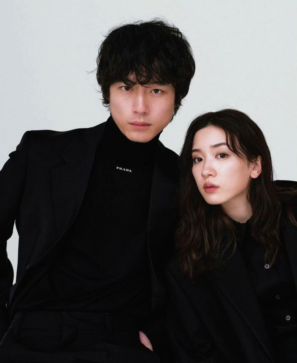 坂口健太郎早前被爆背同居化妝師女友偷食永野芽郁。