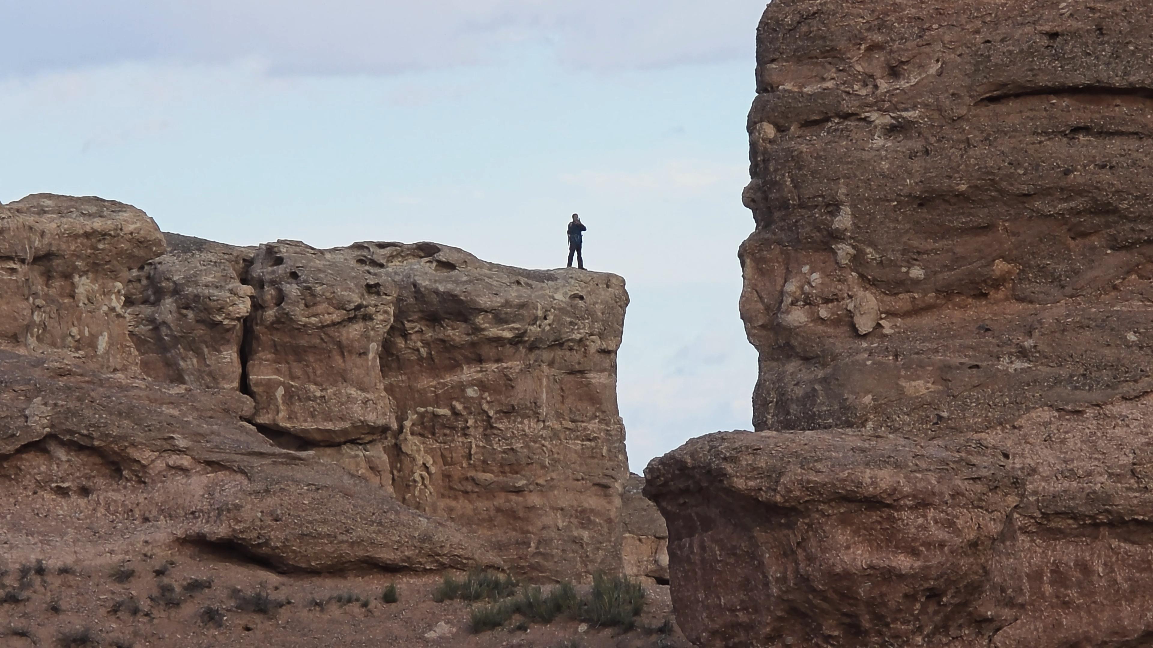 這個角度雖然很「IG-able」,但真讓人替他擔心。