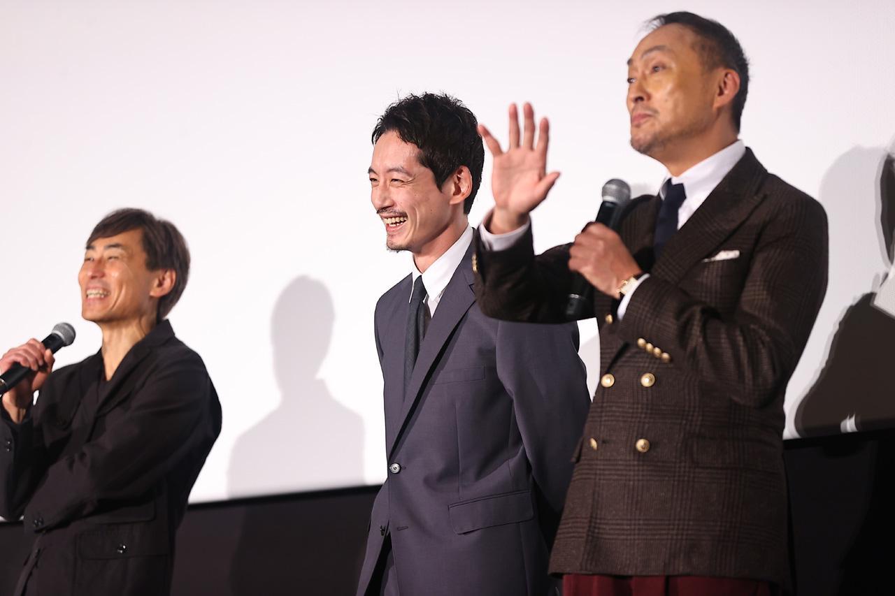 坂口健太郎夥拍渡邊謙的新片《盤上的向日葵》昨日於日本開畫。