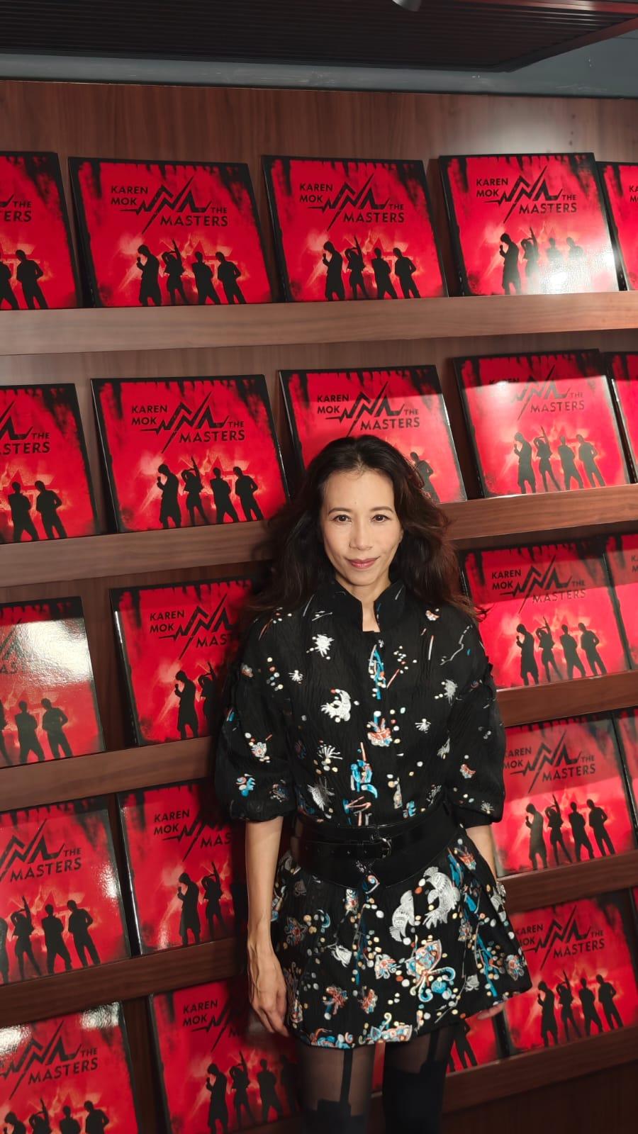 談到今次以樂隊形式出專輯,Karen笑說在她十多歲時就已很想夾band唱歌。