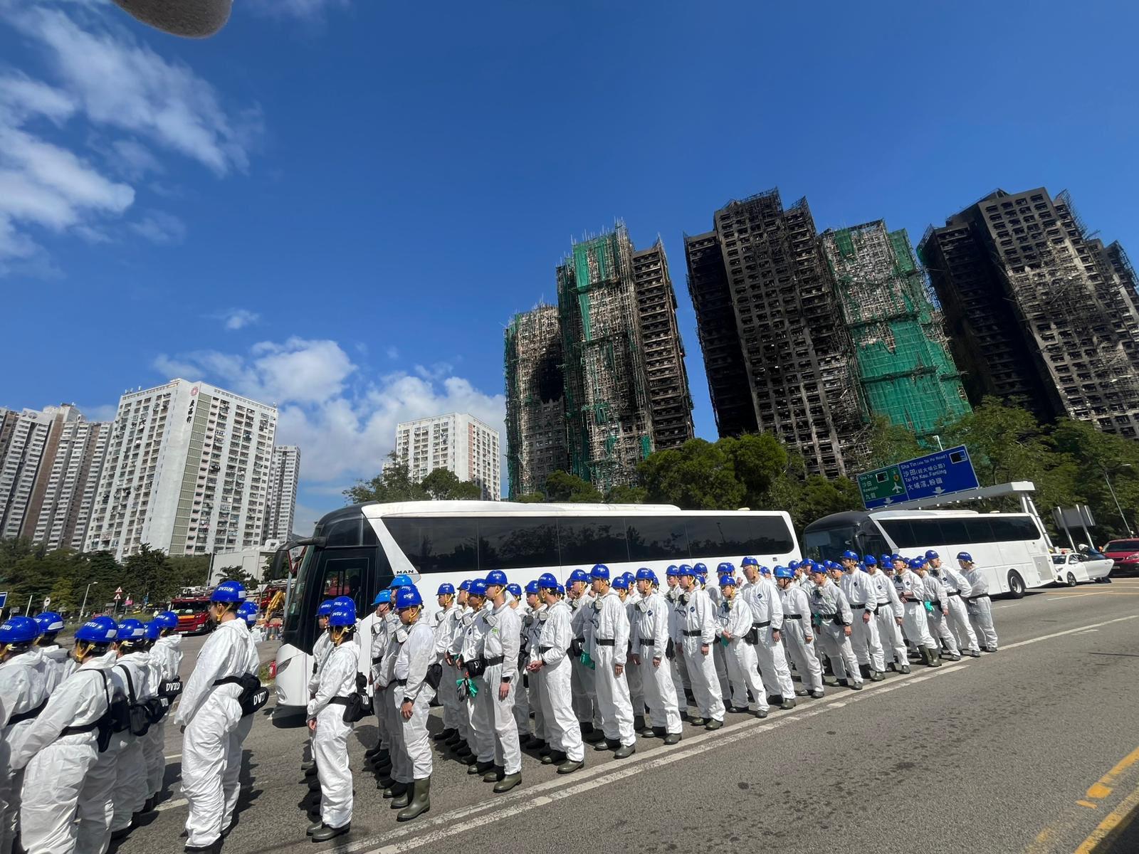 大埔宏福苑五級火造成多人死傷,在大廈內還有多具未辨識身份的遺體,警方災難遇害者辨認組今日進入現場搜索。