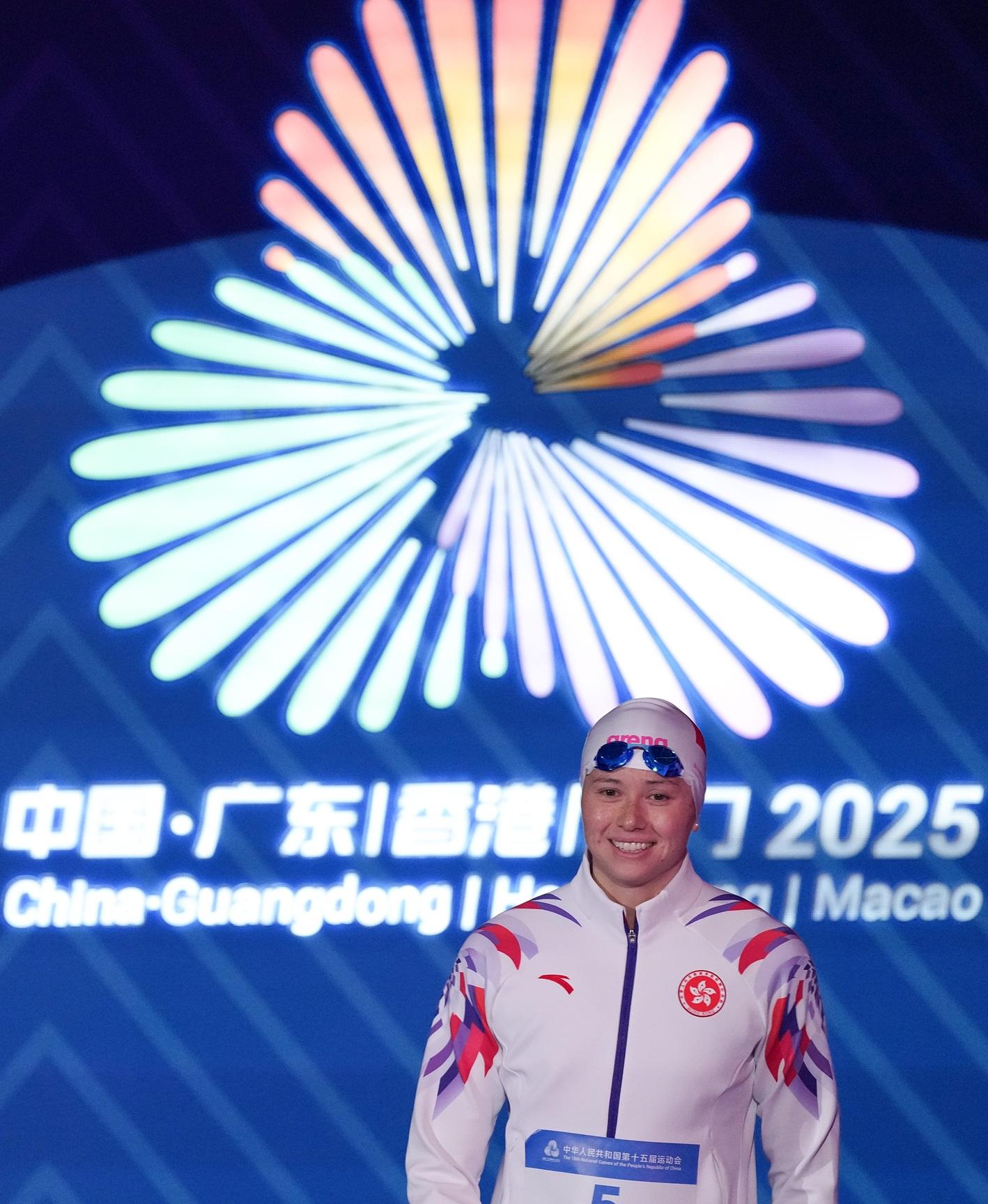 何詩蓓以大熱姿態登場。