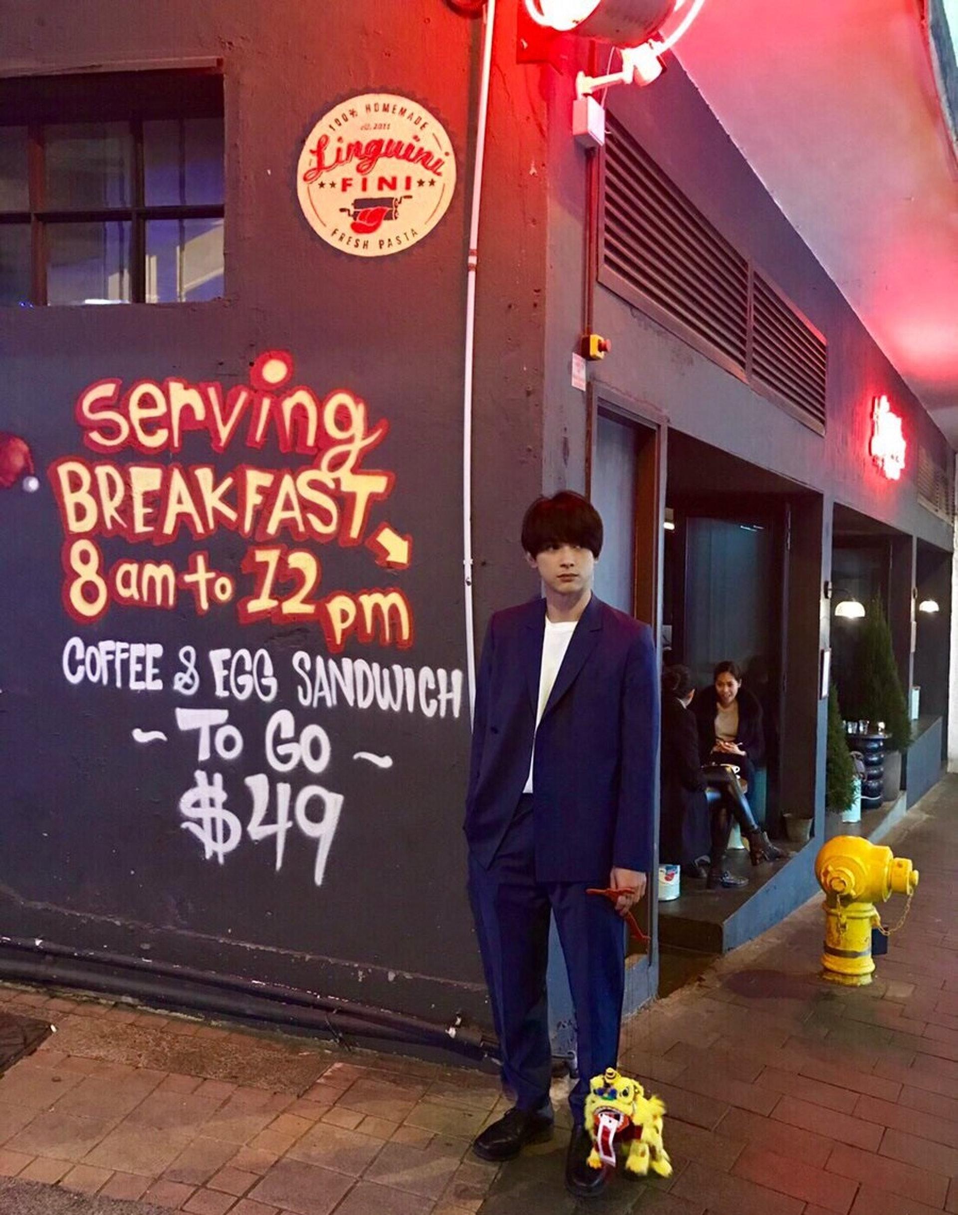 吉澤亮曾來港開工,現身港九各區。