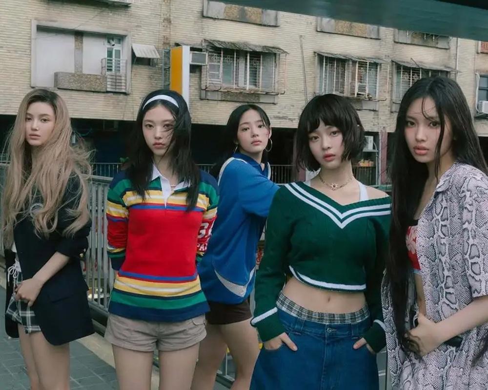 NewJeans成員(左起)Danielle、Haerin、Minji、Hanni和Hyein。