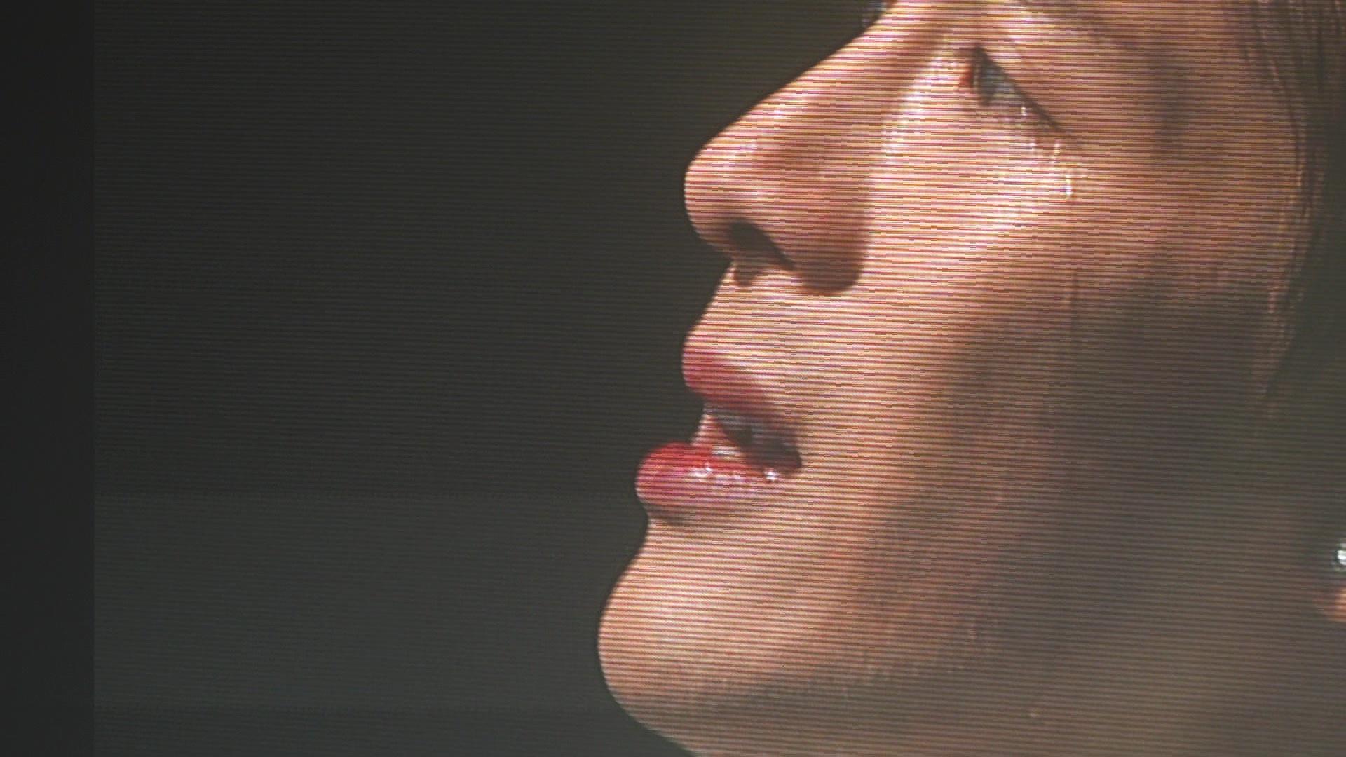 Jackson當演唱為父母寫的歌時,流下男兒淚。