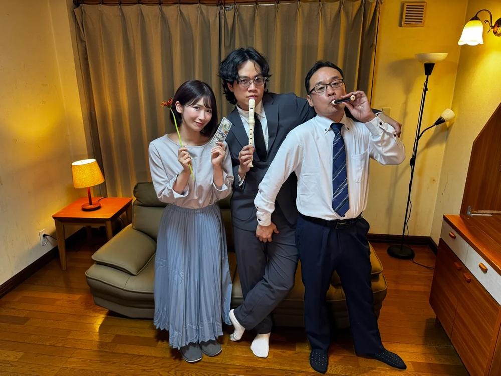 美園在MV中飾演李拾壹老婆。