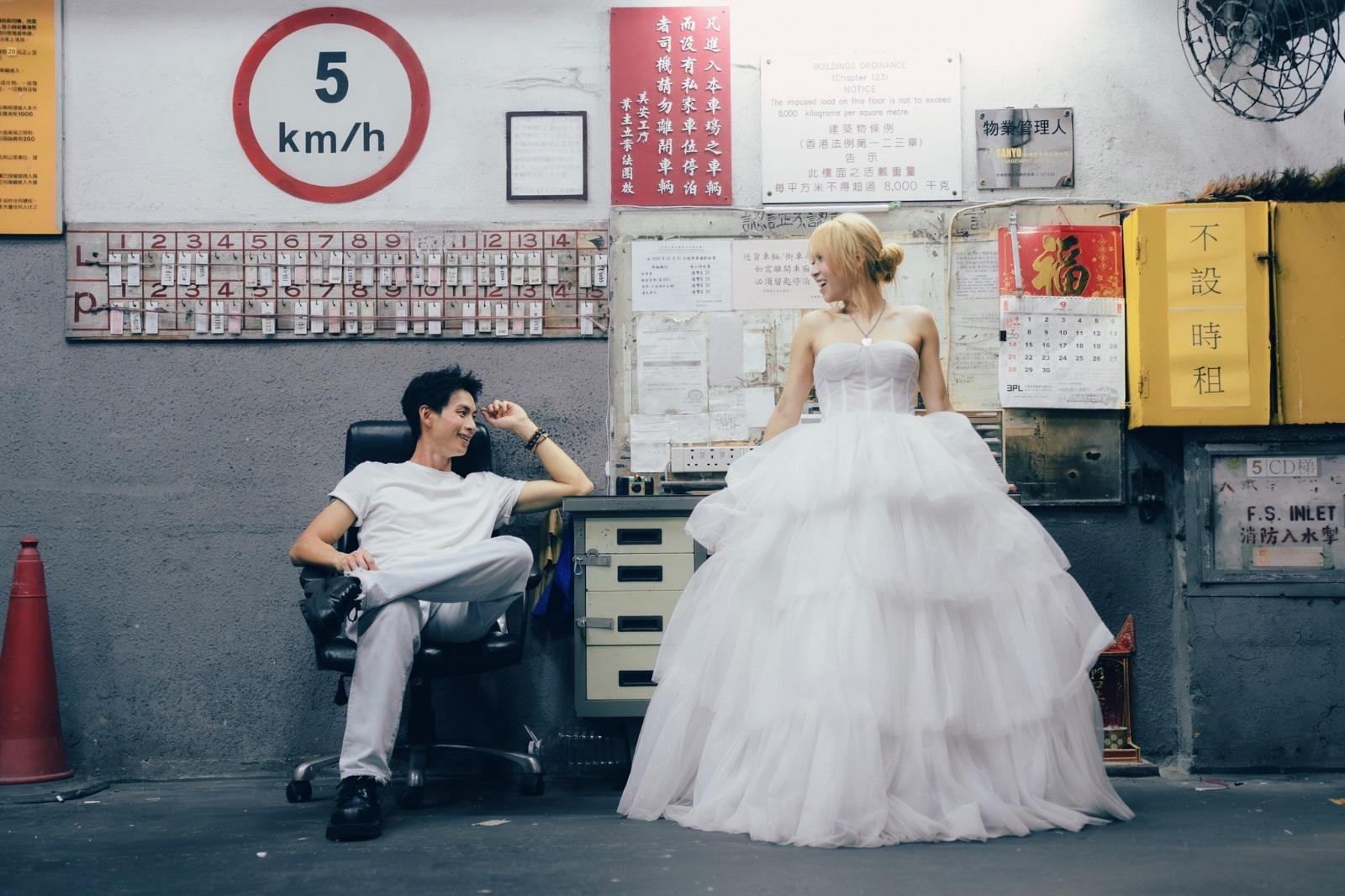 釗彤想到轟烈又浪漫的愛情,即諗起電影《天若有情》,因此新歌MV仿傚戲中著婚紗。