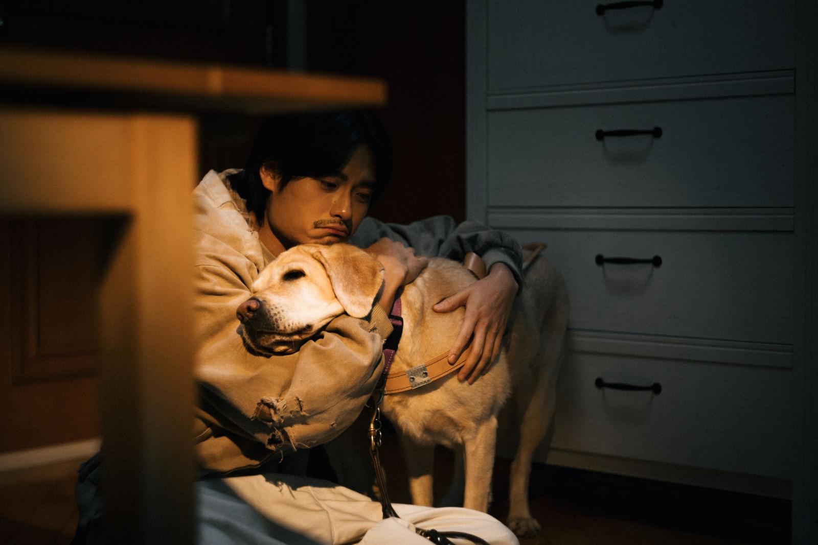 陳柏宇新歌《一天》MV講述由黃溢濠飾演一位後天視障人士。