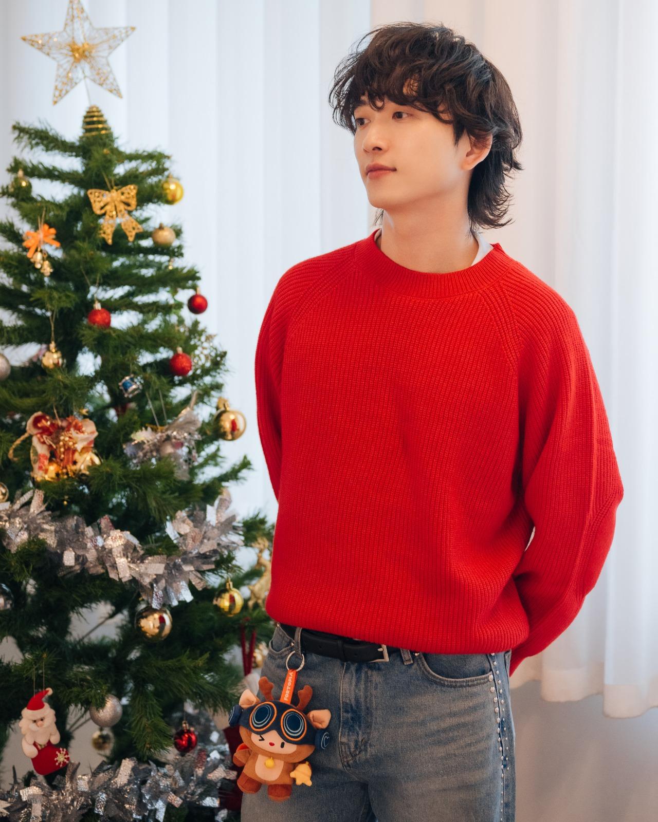 邱鋒澤與豐澤夢幻聯動,開箱「聰豐B」盲盒。