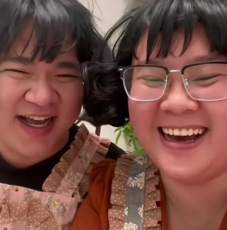 廣東東莞一對95後夫妻「廣東土夫婦」相似度極高。(網上圖片)